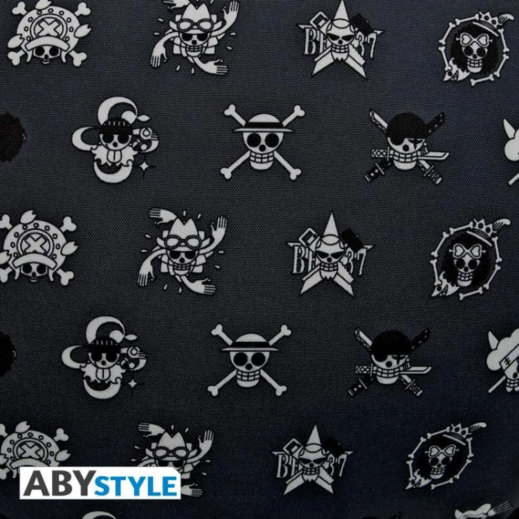 one-piece-cushion-skull2.jpg